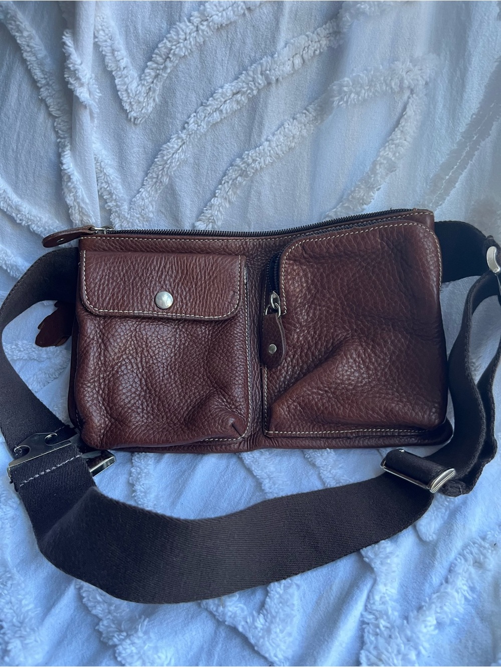 Roots Brown Leather Crossbody Waist Bag, Beaver tags still attached